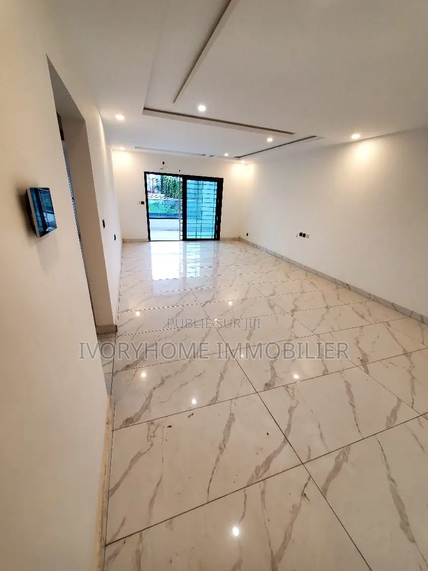 2chbre Appartement dans Cocody à Louer