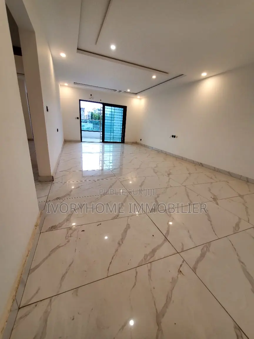2chbre Appartement dans Cocody à Louer