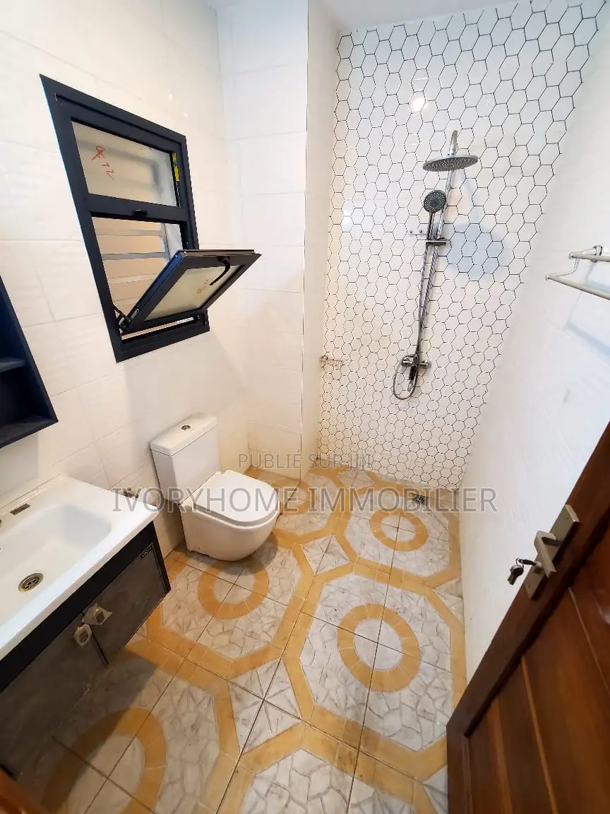 2chbre Appartement dans Cocody à Louer