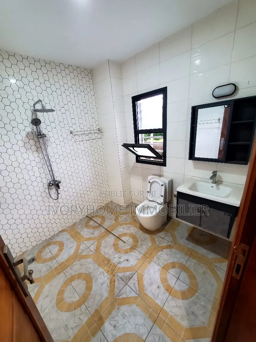 2chbre Appartement dans Cocody à Louer