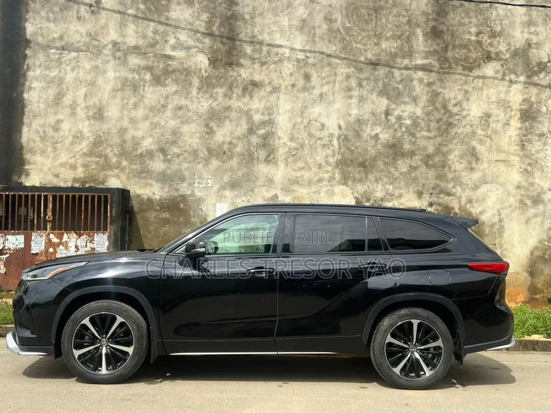 Toyota Highlander XLE 2021 Noir