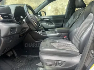 Toyota Highlander XLE 2021 Noir