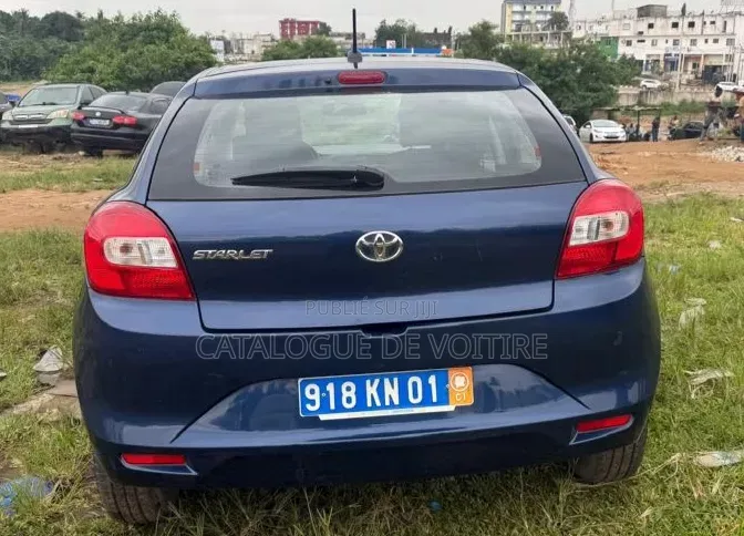 Toyota Starlet 2021 Bleu