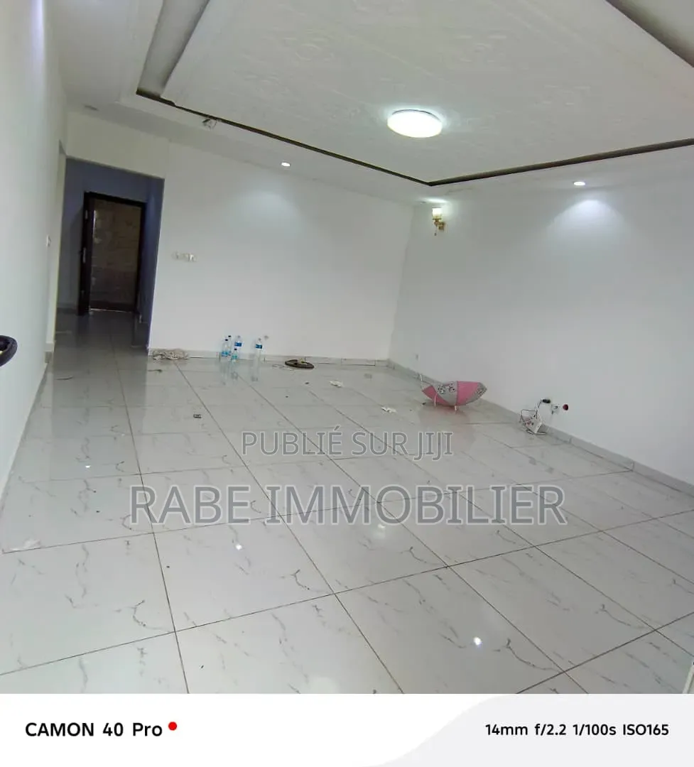 1chbre Appartement dans Cocody à Louer