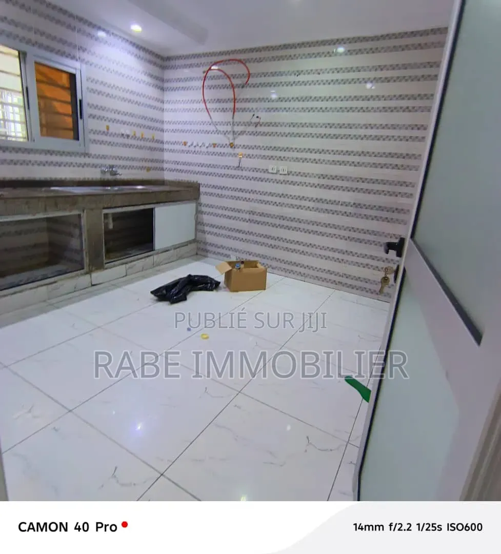 1chbre Appartement dans Cocody à Louer