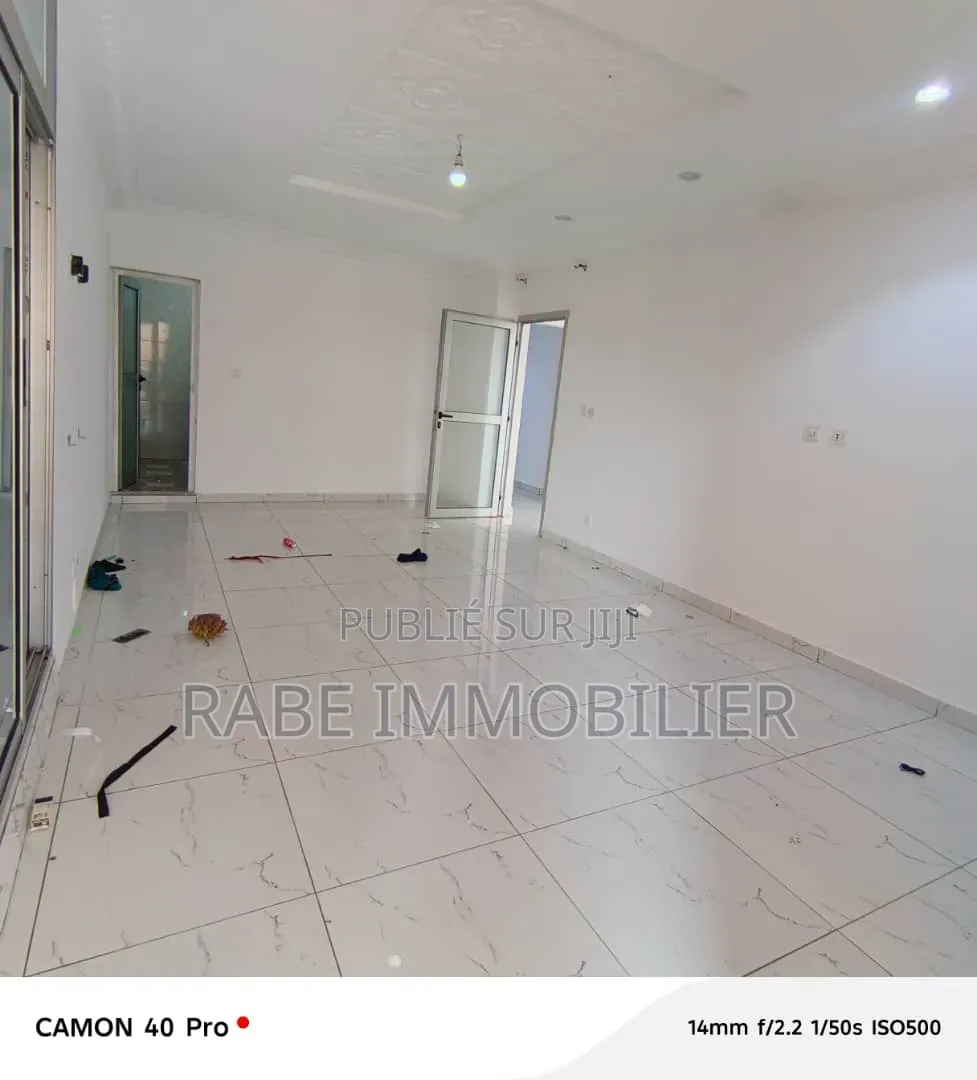 1chbre Appartement dans Cocody à Louer