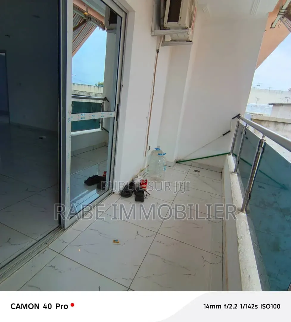 1chbre Appartement dans Cocody à Louer