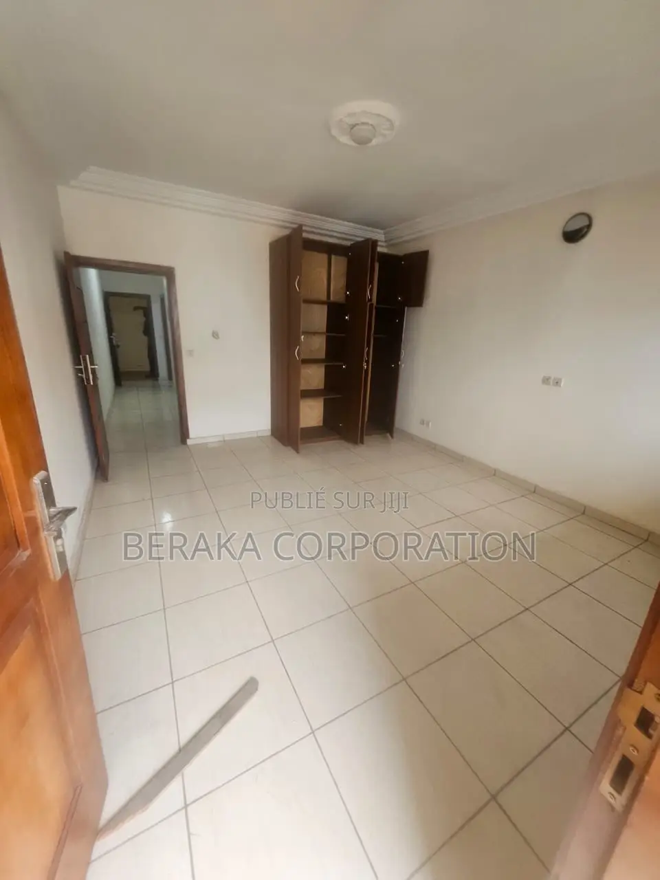 2chbre Appartement dans Beraka Corporation, Cocody à Louer