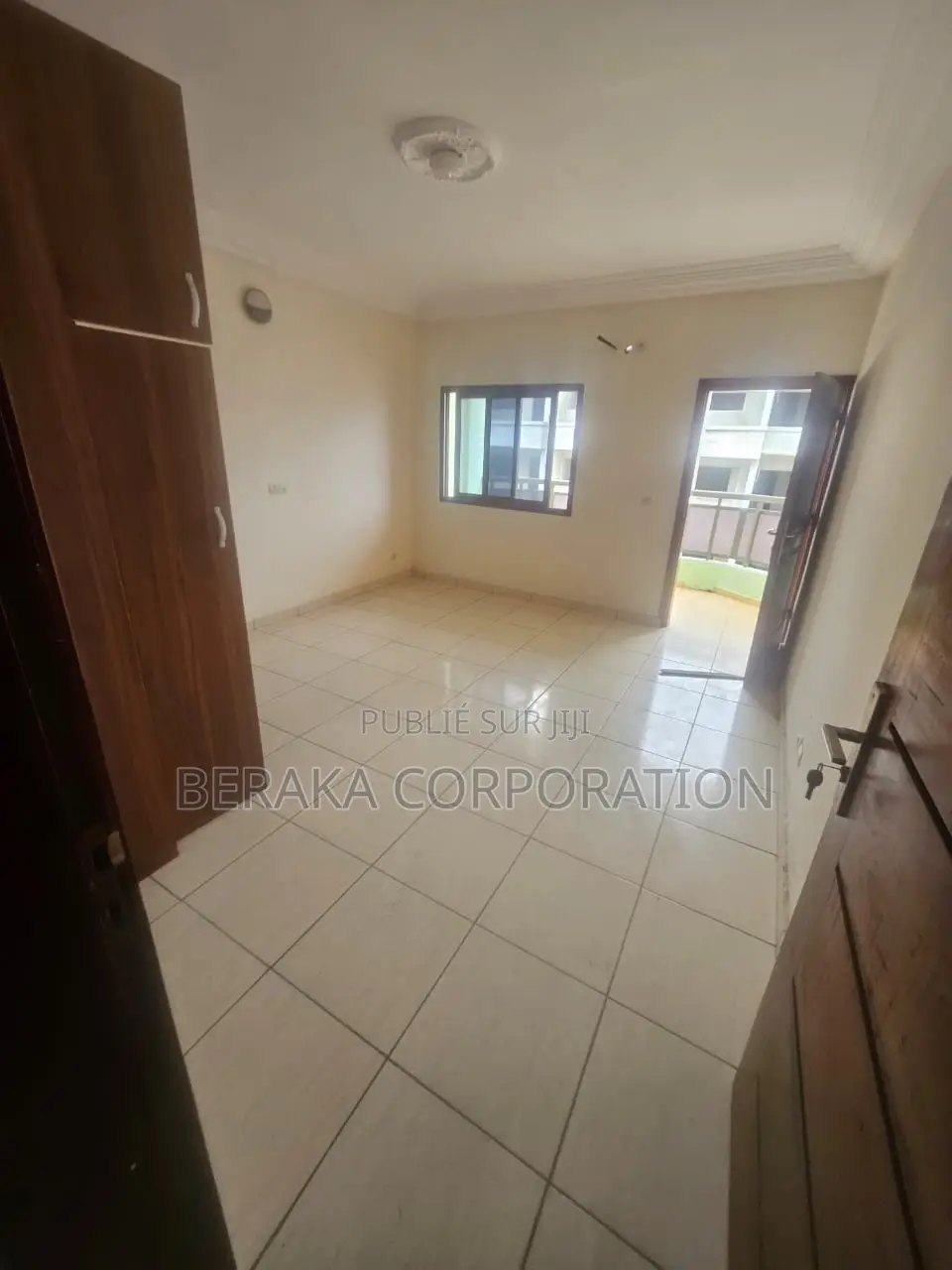 2chbre Appartement dans Beraka Corporation, Cocody à Louer