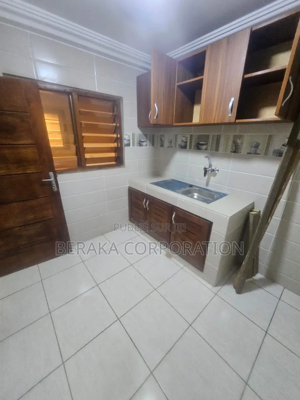 2chbre Appartement dans Beraka Corporation, Cocody à Louer