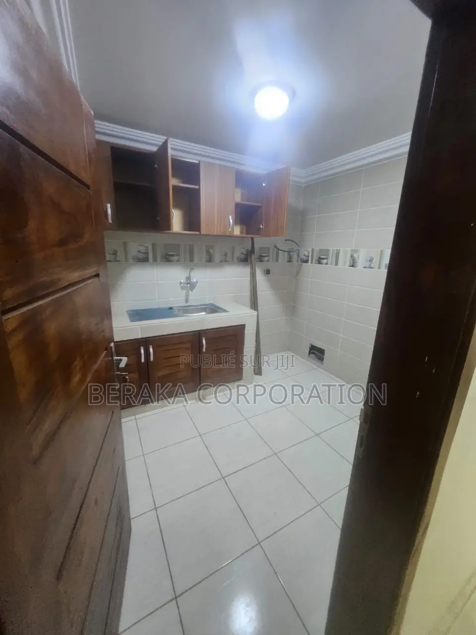 2chbre Appartement dans Beraka Corporation, Cocody à Louer