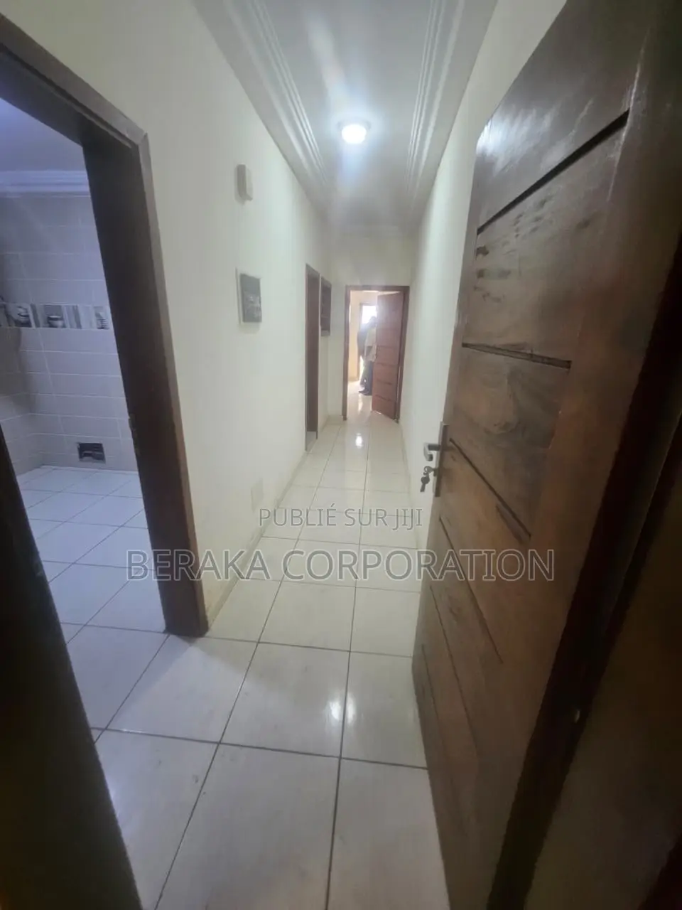 2chbre Appartement dans Beraka Corporation, Cocody à Louer