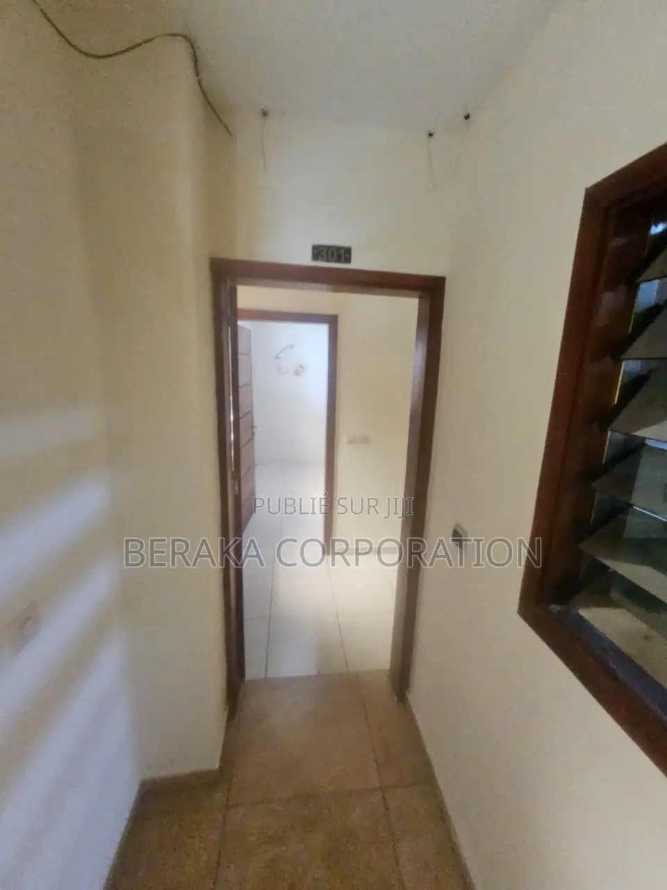 2chbre Appartement dans Beraka Corporation, Cocody à Louer