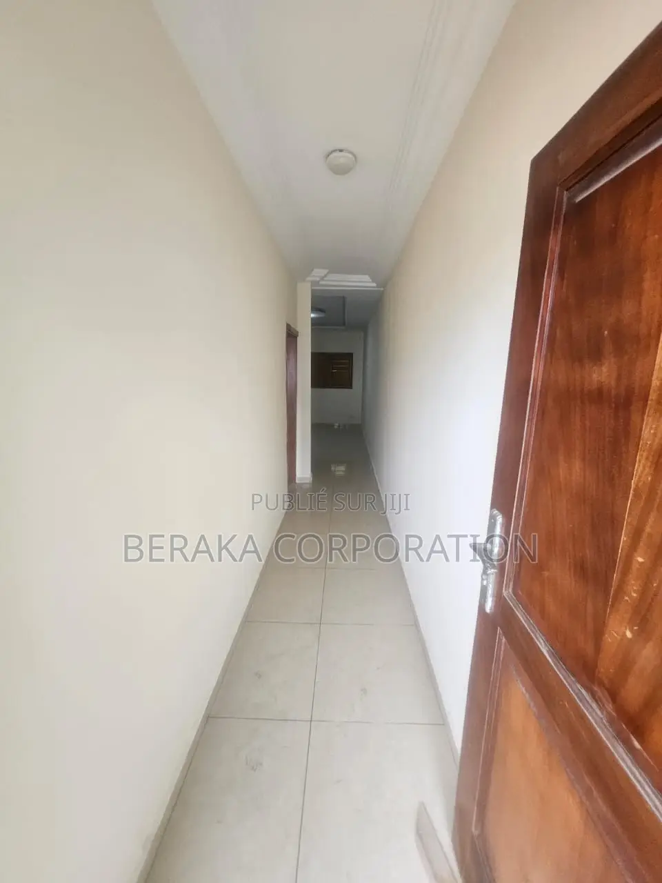 2chbre Appartement dans Beraka Corporation, Cocody à Louer