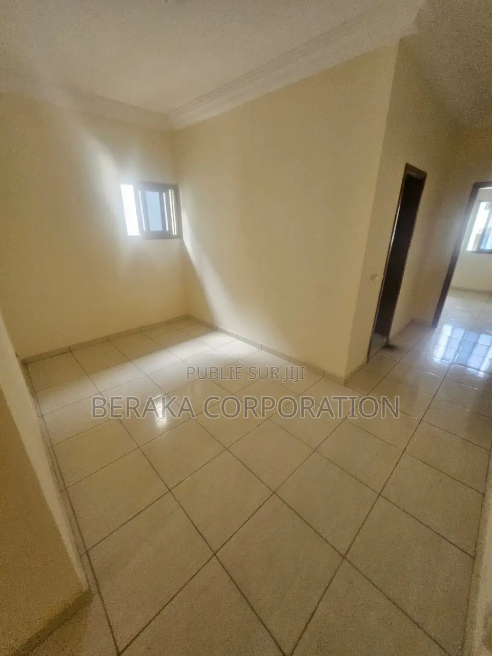 2chbre Appartement dans Beraka Corporation, Cocody à Louer