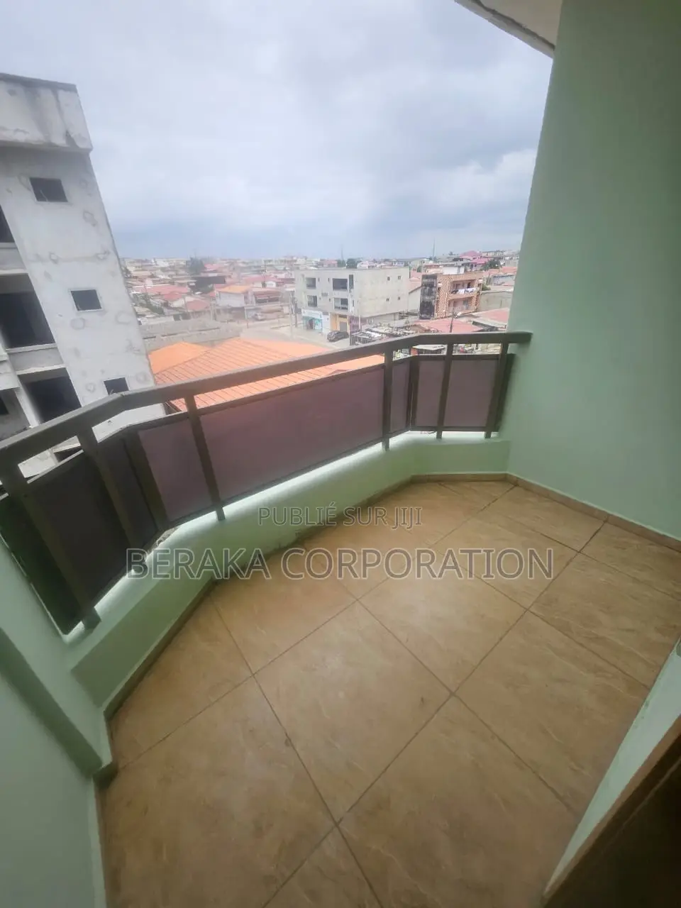 2chbre Appartement dans Beraka Corporation, Cocody à Louer