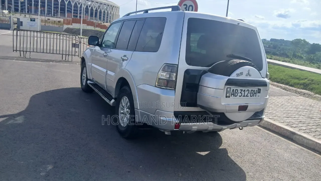Mitsubishi Pajero 2014 Gris