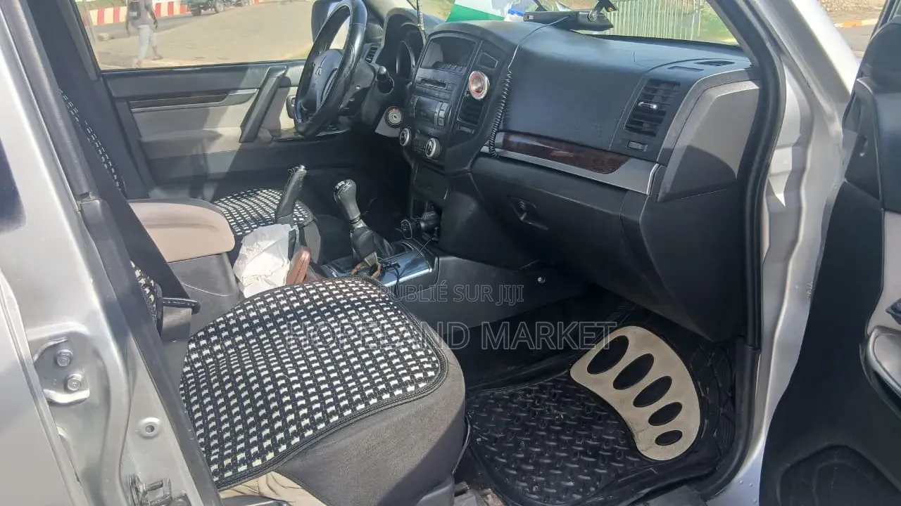 Mitsubishi Pajero 2014 Gris