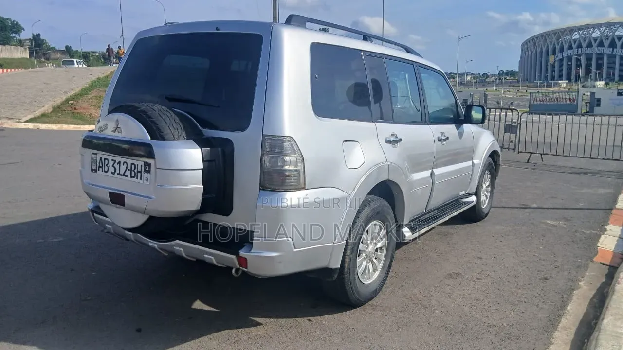 Mitsubishi Pajero 2014 Gris
