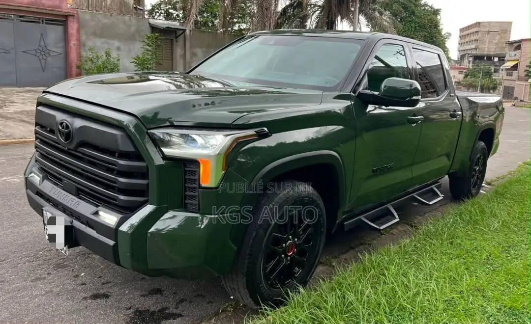 Toyota Tundra SR5 CrewMax 6.5' Bed 2023 Vert