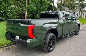 Toyota Tundra SR5 CrewMax 6.5' Bed 2023 Vert