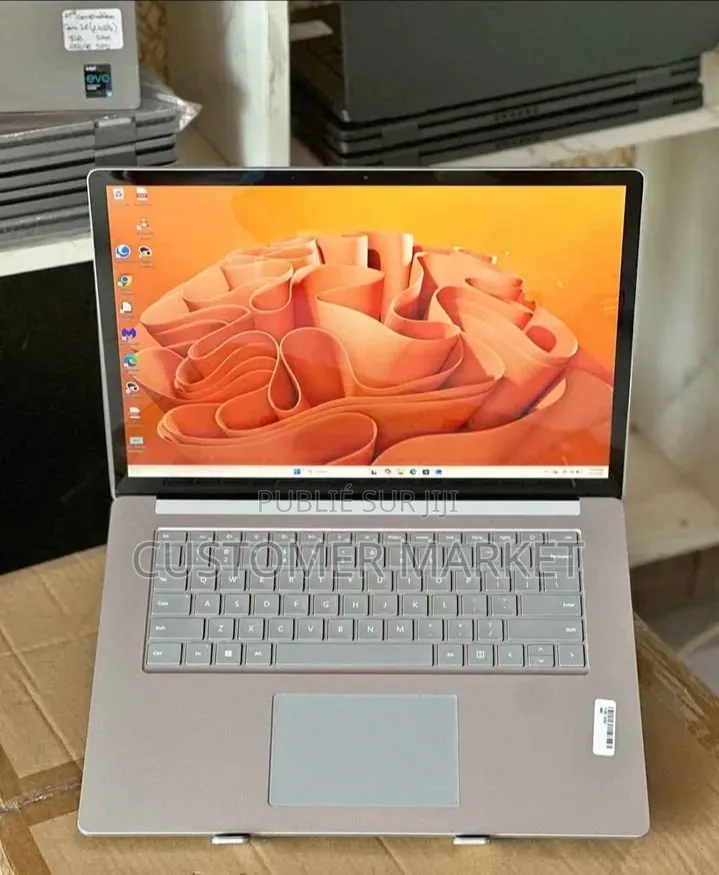 Nouveau Microsoft Surface Laptop 256GB Intel Core i7 SSD 256GB