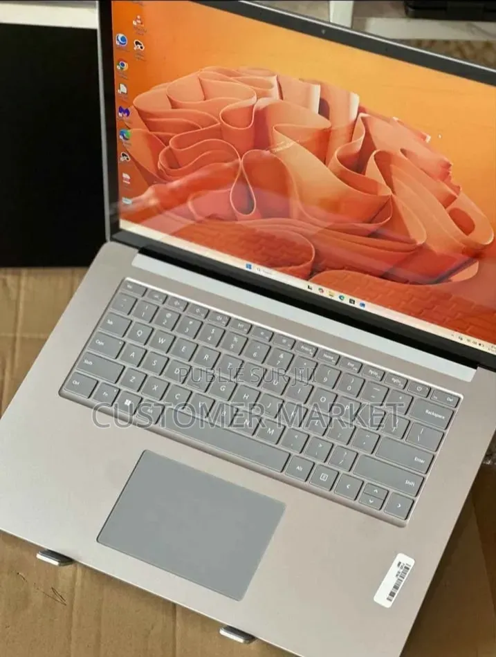 Nouveau Microsoft Surface Laptop 256GB Intel Core i7 SSD 256GB