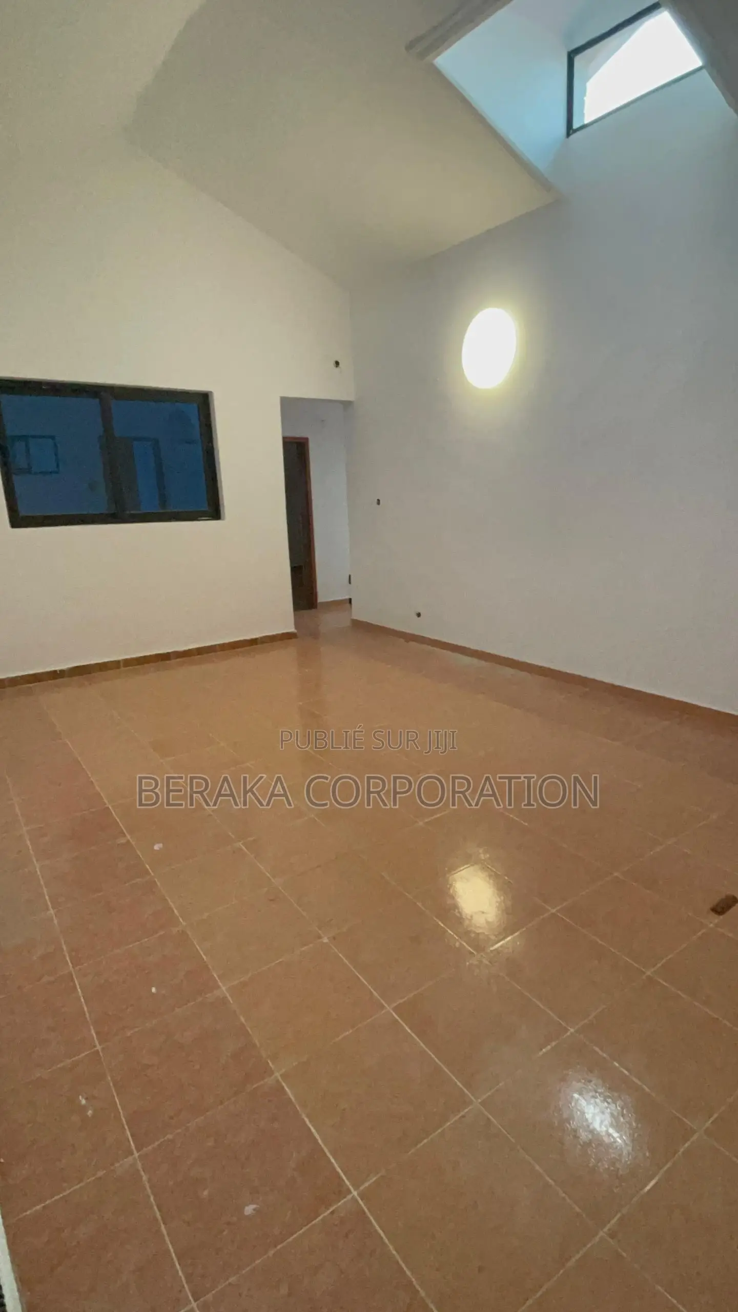 11chbre Duplex dans Beraka Corporation, Cocody à Louer