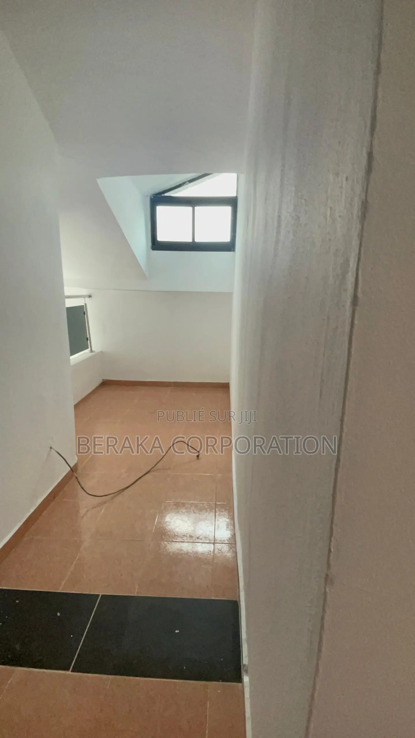 11chbre Duplex dans Beraka Corporation, Cocody à Louer
