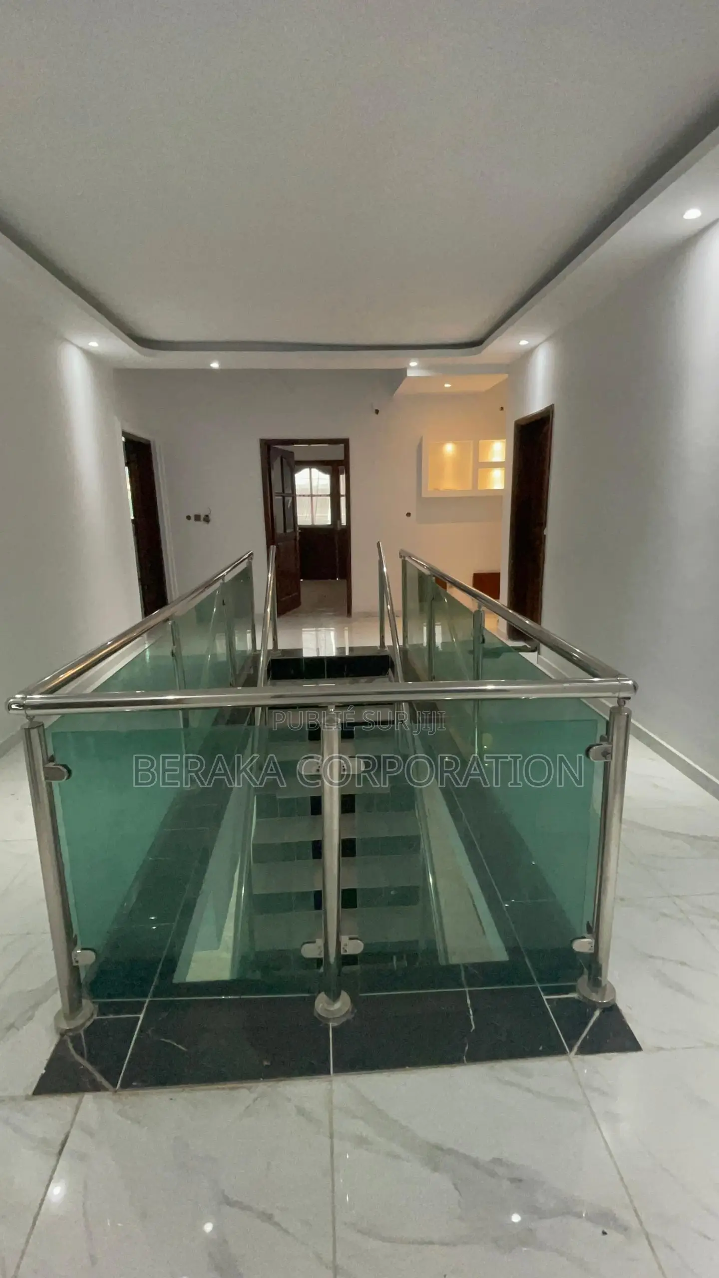 11chbre Duplex dans Beraka Corporation, Cocody à Louer