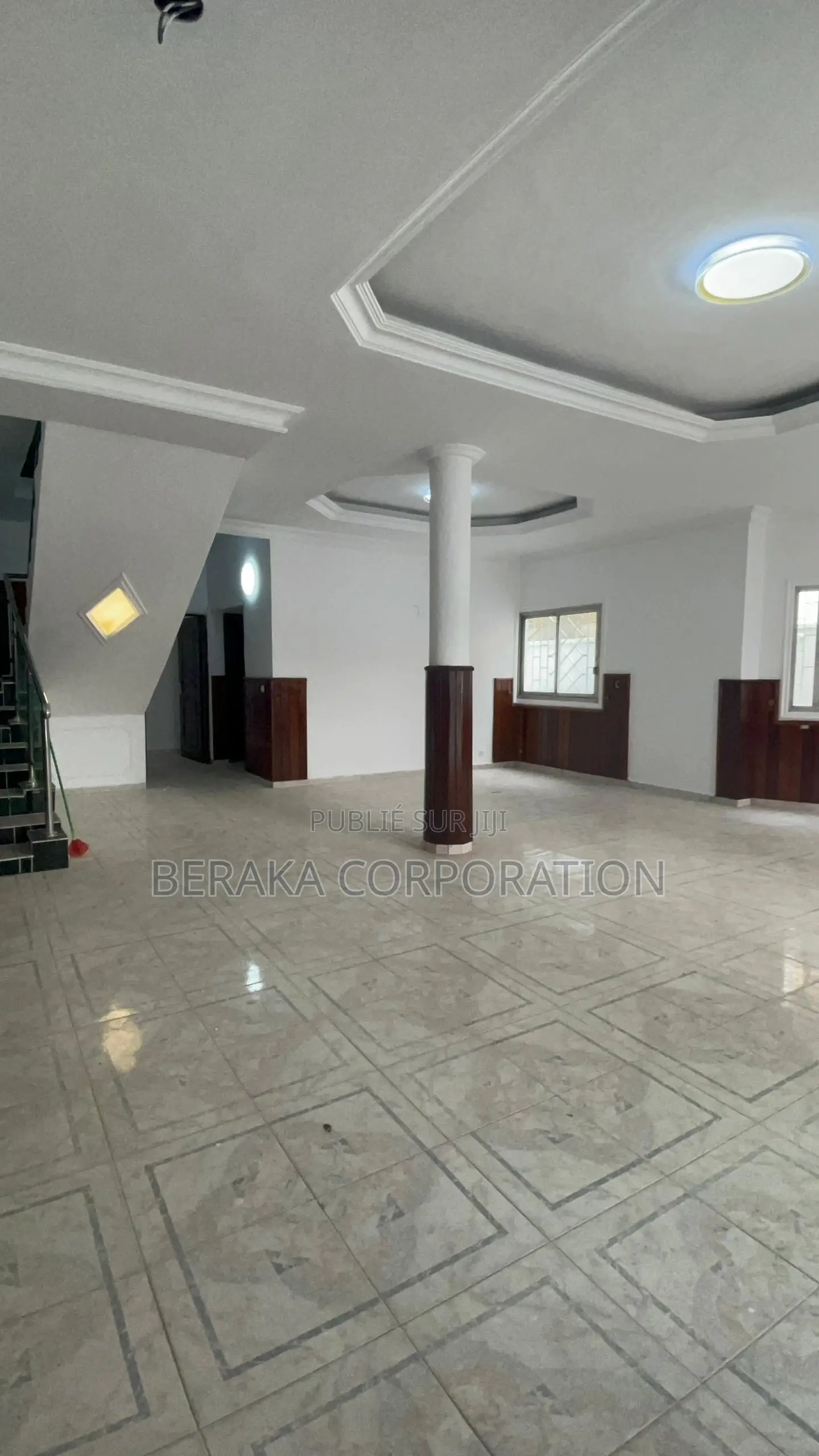 11chbre Duplex dans Beraka Corporation, Cocody à Louer