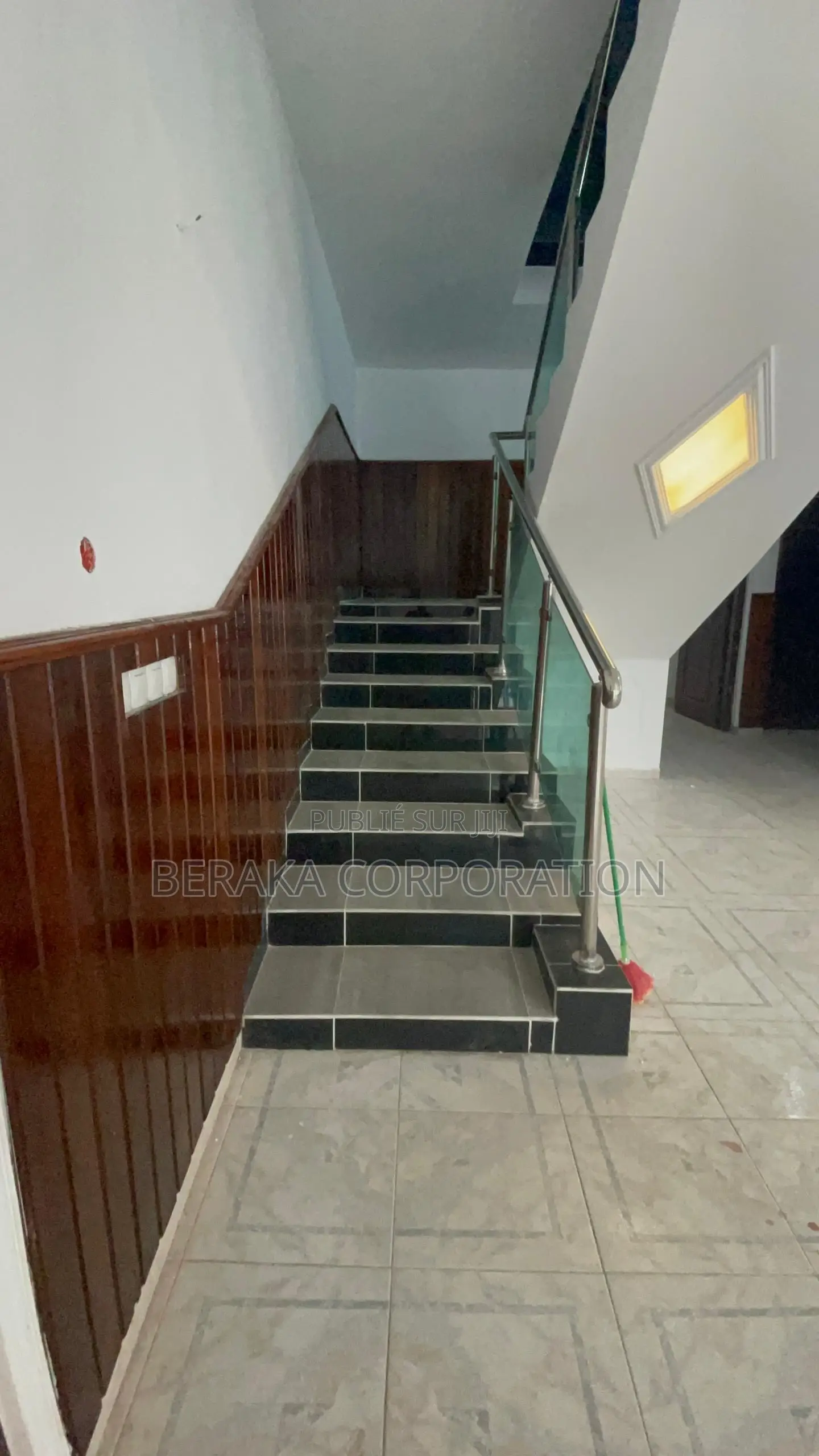 11chbre Duplex dans Beraka Corporation, Cocody à Louer