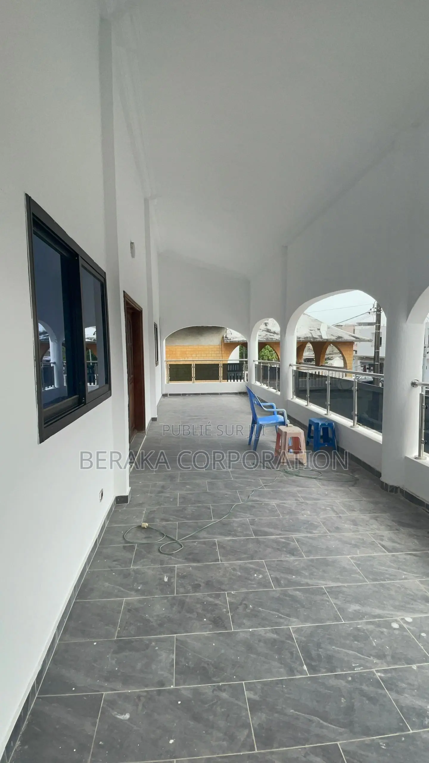 11chbre Duplex dans Beraka Corporation, Cocody à Louer