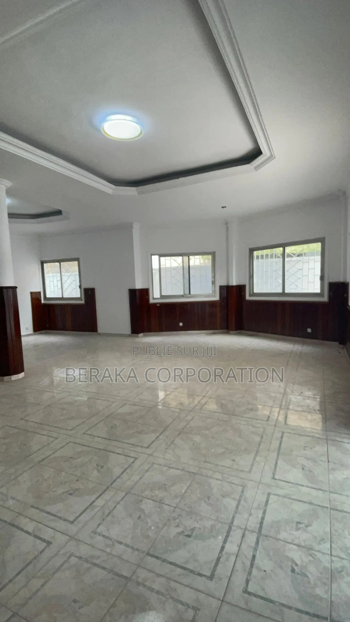 11chbre Duplex dans Beraka Corporation, Cocody à Louer