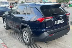 Toyota RAV4 2022 Bleu