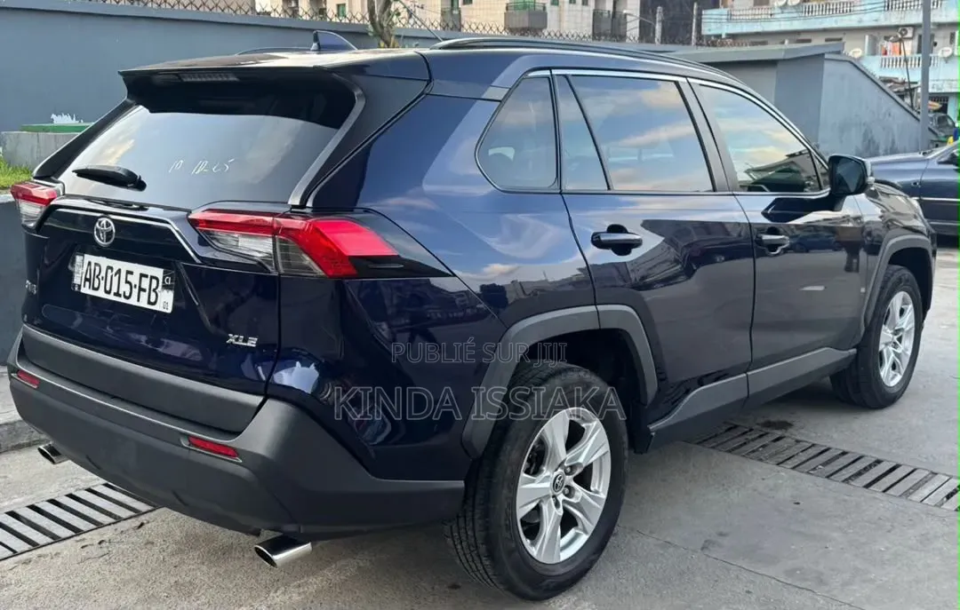 Toyota RAV4 2022 Bleu
