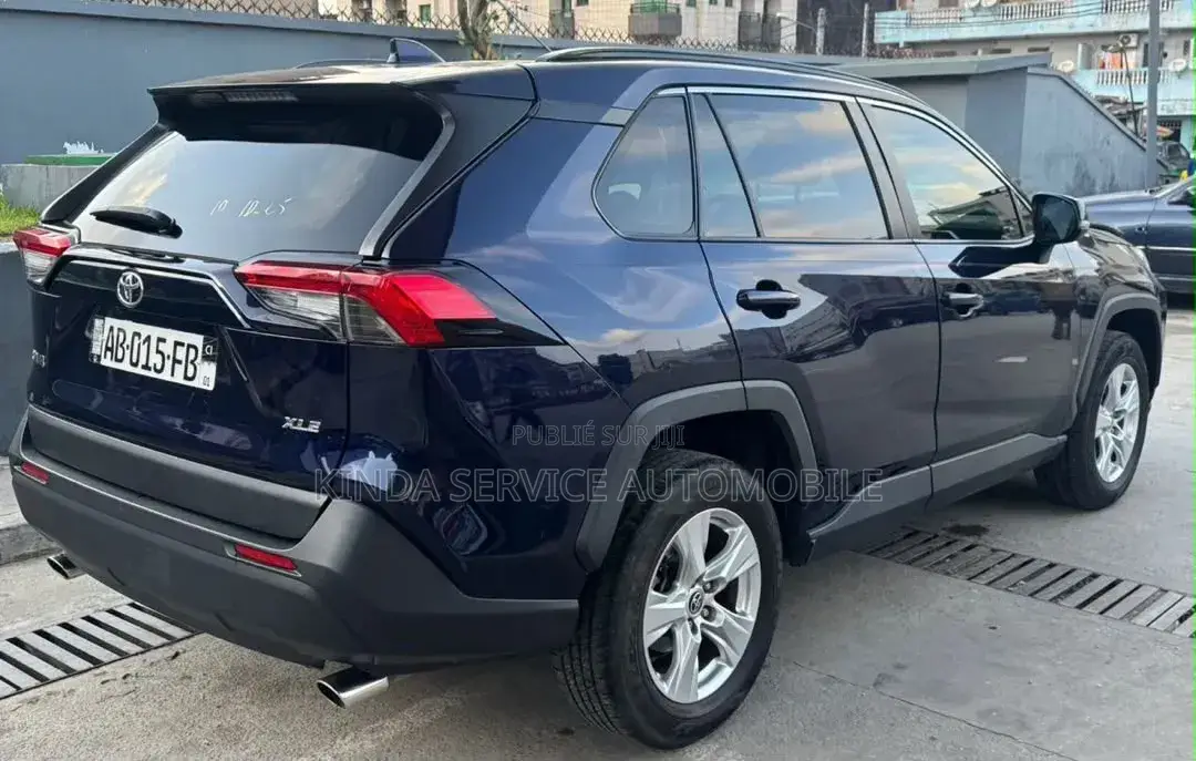 Toyota RAV4 2022 Bleu