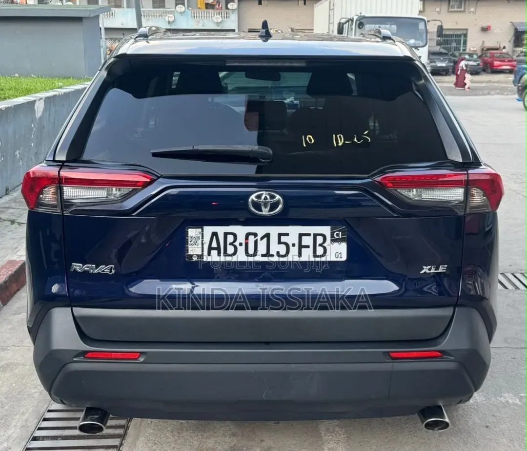 Toyota RAV4 2022 Bleu
