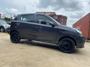 Suzuki Alto 2024 Gris