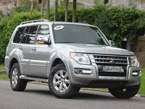 Mitsubishi Pajero 2022 Gris