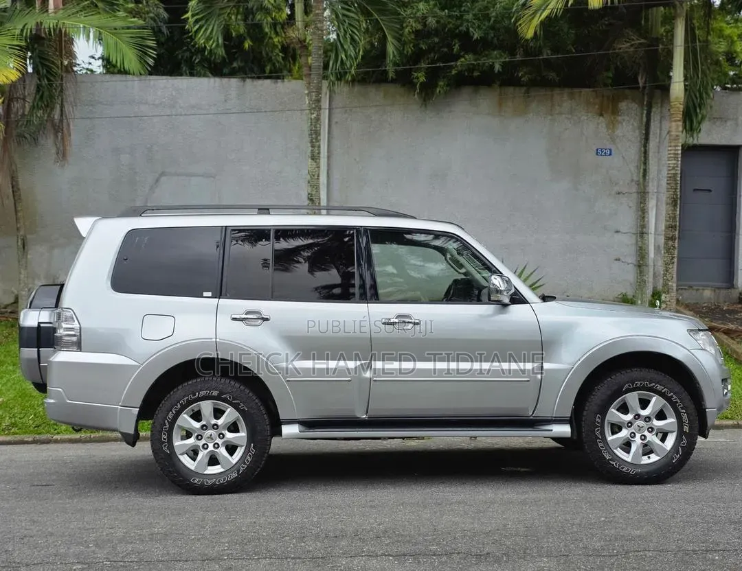 Mitsubishi Pajero 2022 Gris