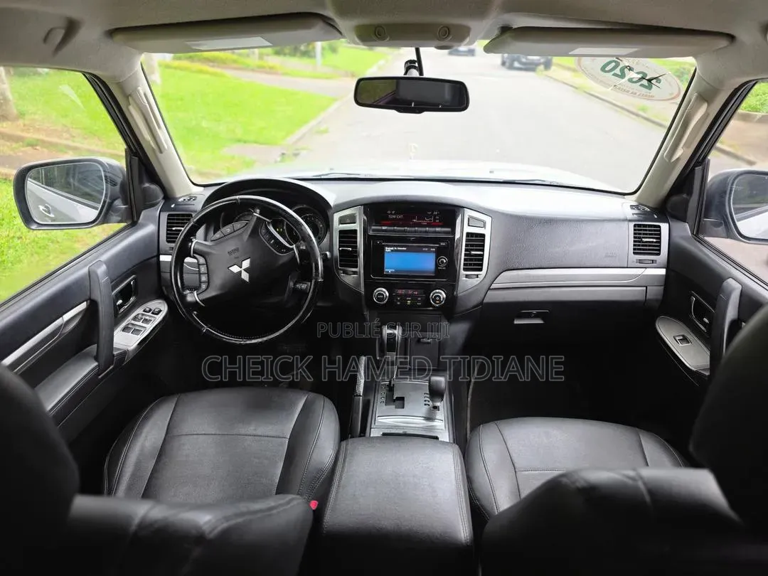 Mitsubishi Pajero 2022 Gris