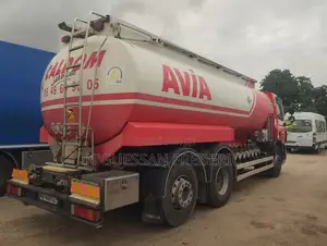 Camion Citerne De 19.000l Importé en Vente