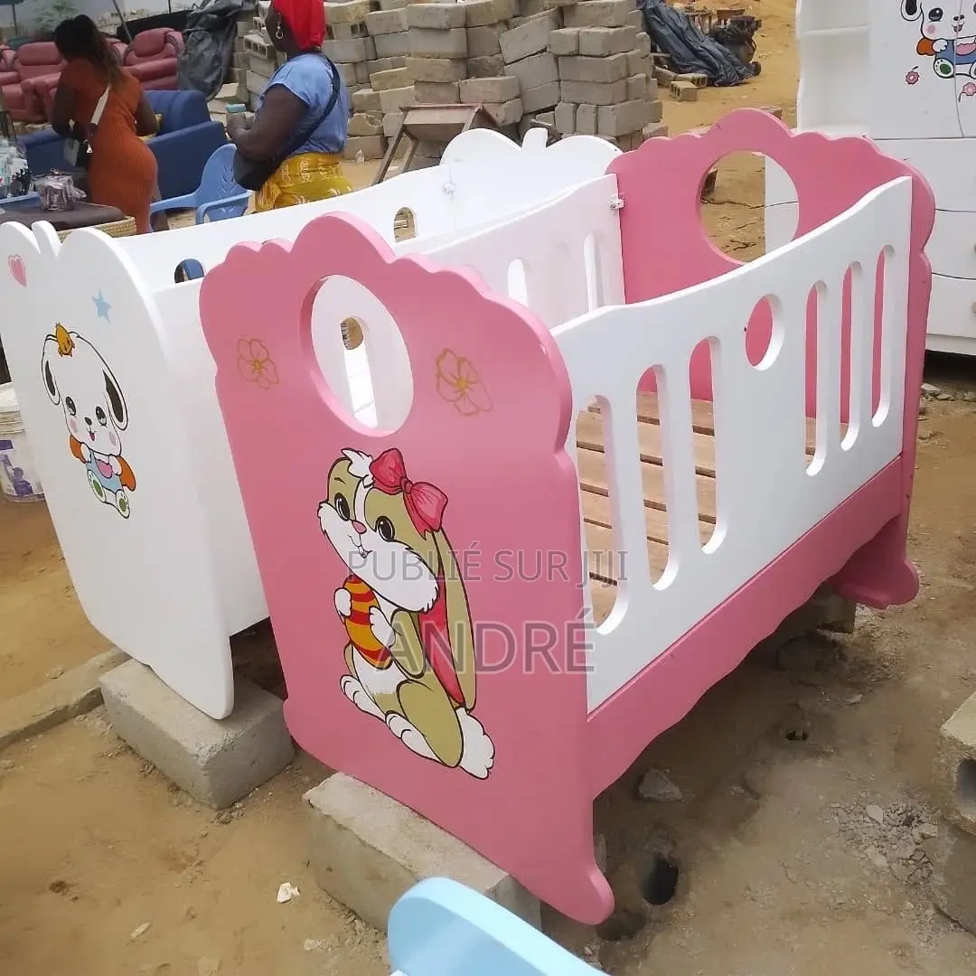 Lit Et Commode De Bébé