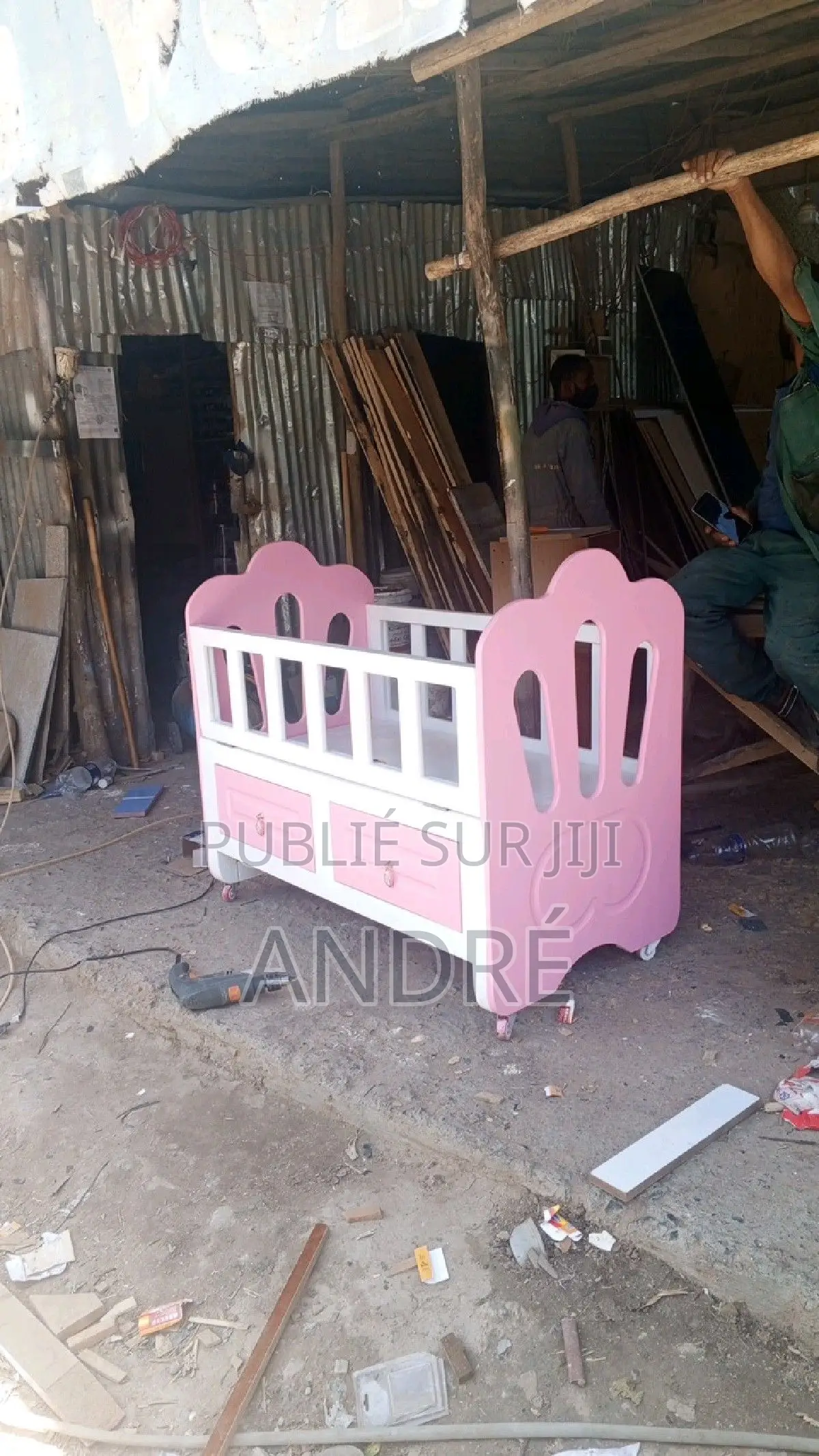 Lit Et Commode De Bébé