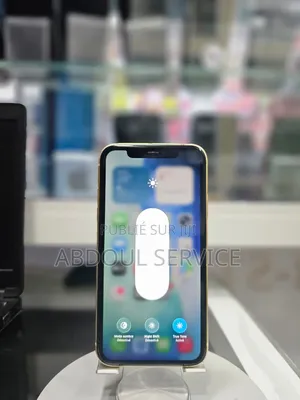 Apple iPhone 11 64 GB Jaune