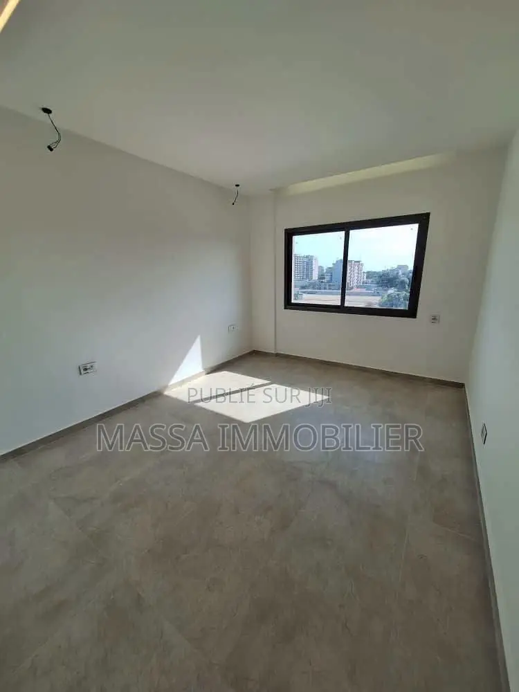 2chbre Appartement dans Massa Immobilier, Marcory à Louer