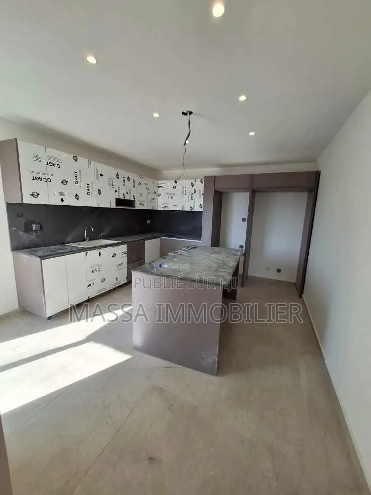 2chbre Appartement dans Massa Immobilier, Marcory à Louer