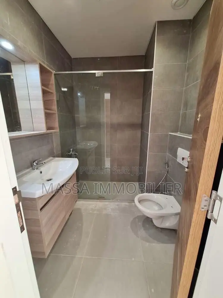 2chbre Appartement dans Massa Immobilier, Marcory à Louer