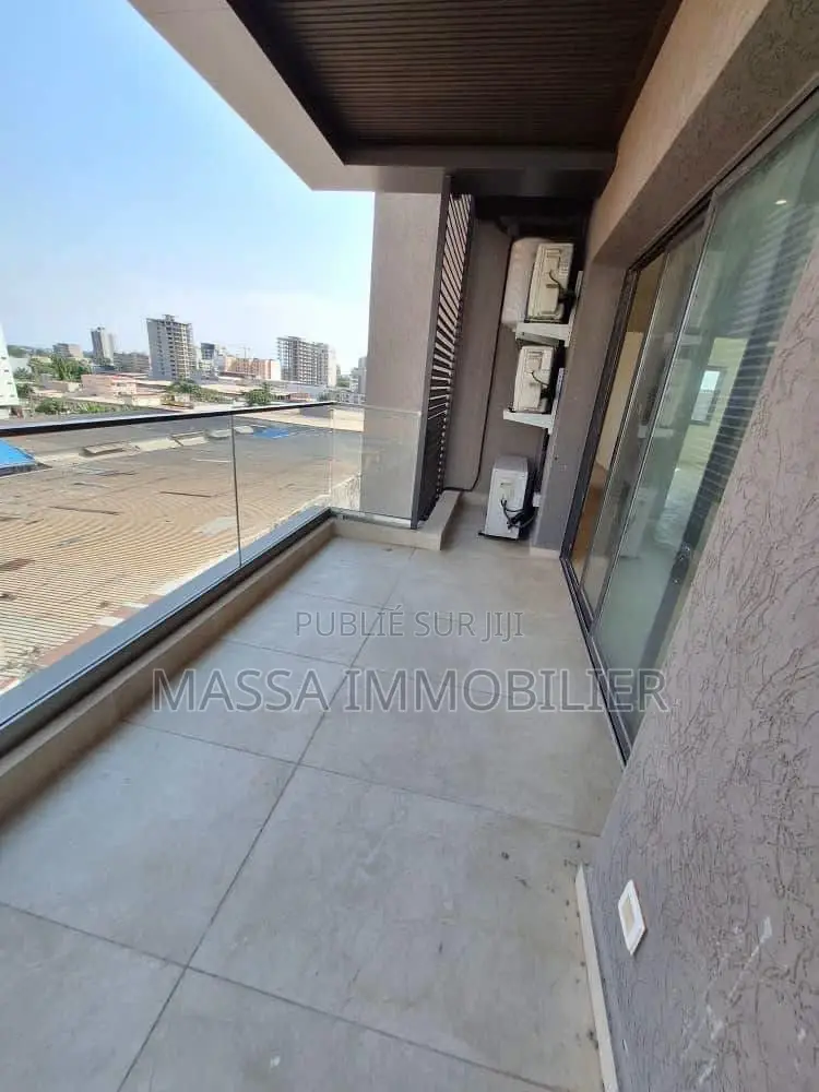 2chbre Appartement dans Massa Immobilier, Marcory à Louer